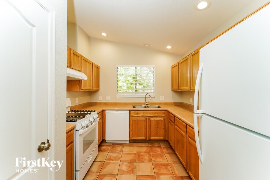 Building Photo - 2530 W Cezanne Cir
