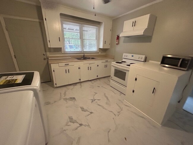 Building Photo - 5105 Middleton St