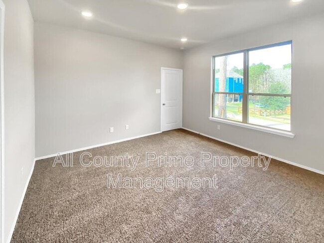 Building Photo - 807 Commanche Rd