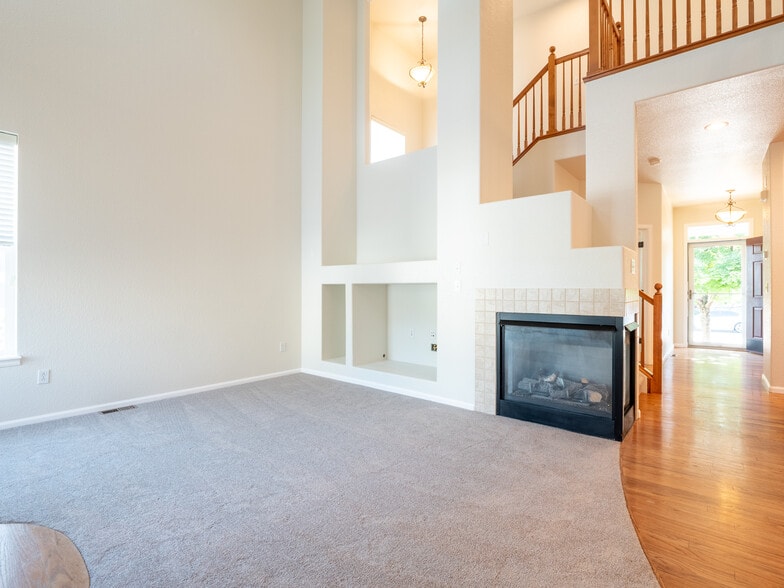 Building Photo - 5162 Cinquefoil Ln