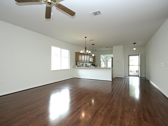 Building Photo - 708 Texas Dr