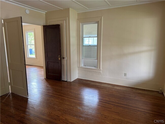 Building Photo - 1714-16 Valley Dr