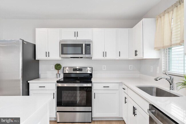 Building Photo - 7233 Statesman Blvd