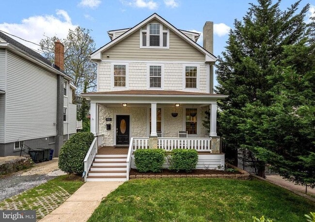 Primary Photo - 2925 South Dakota Ave NE