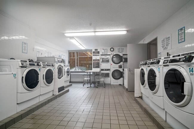 Building Photo - 2 S End Ave