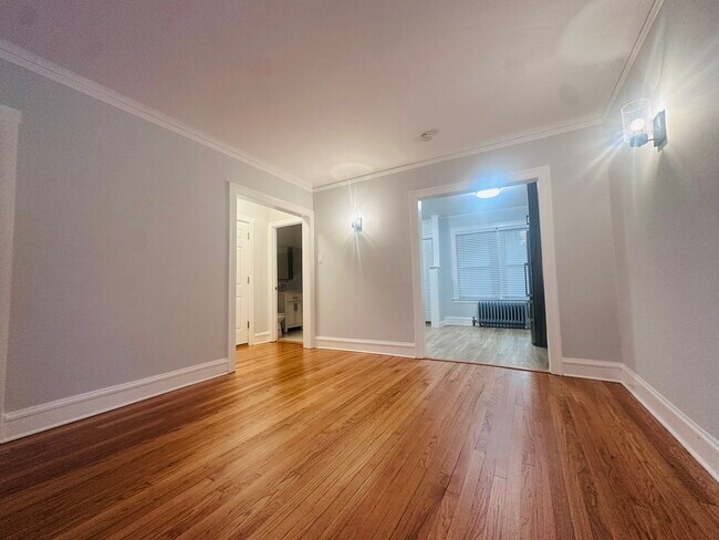 Building Photo - 5064 N Wolcott Ave