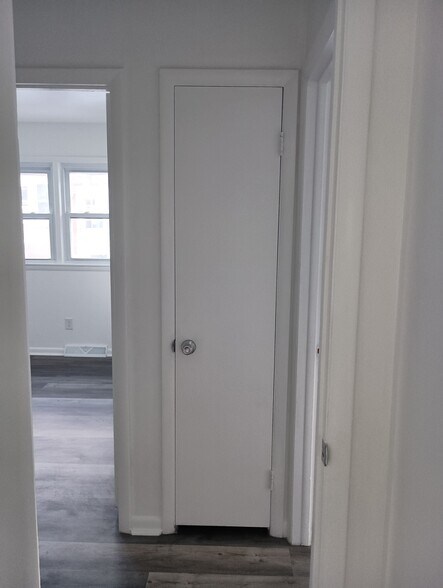 Building Photo - 1A Saybrook Dr