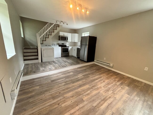 Building Photo - 177 - 501 Montgomery-