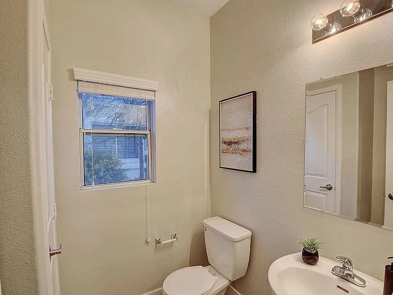 Building Photo - 6661 Lookout Lodge Ln