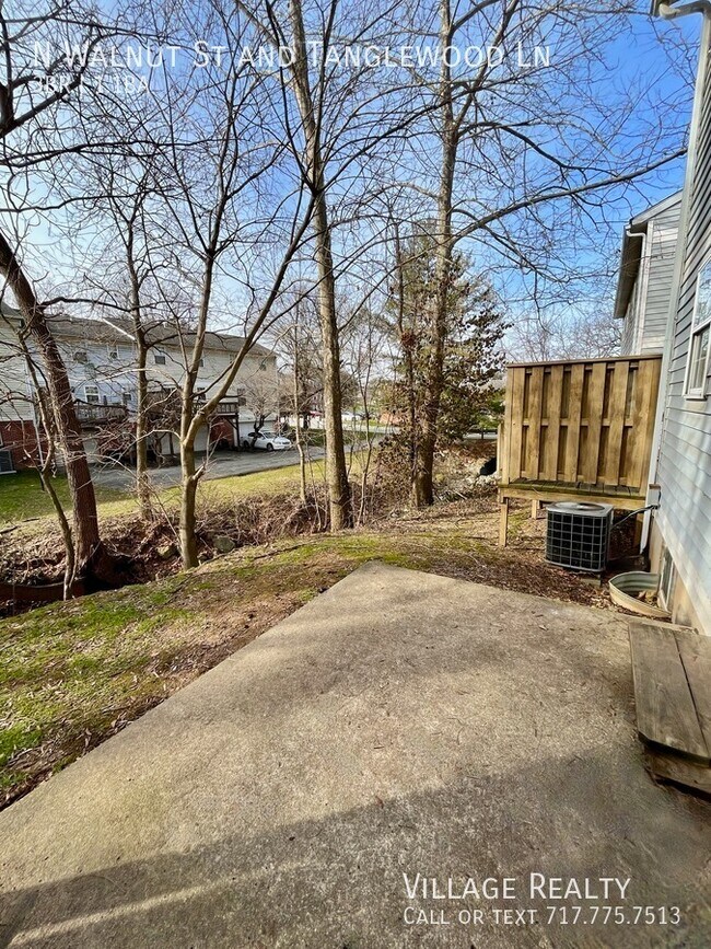 Building Photo - 492 N Walnut St