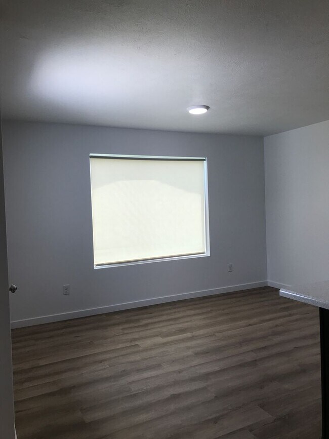 Building Photo - Executive Rental -  4 Bedroom 3 Baths