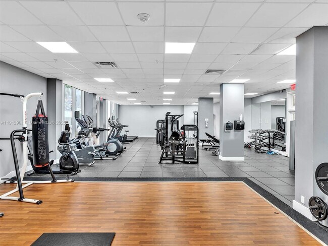 Building Photo - 2030 S Ocean Dr