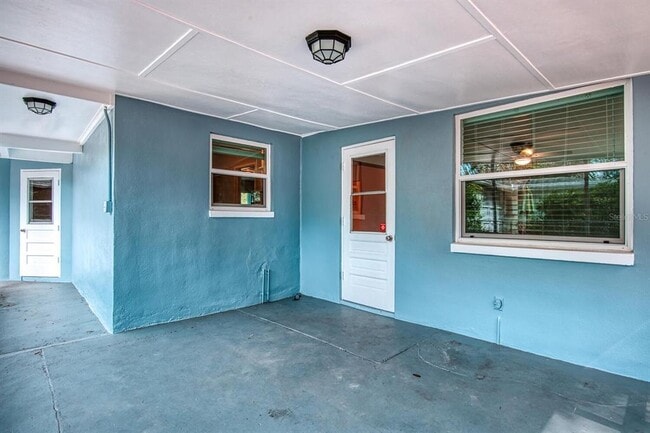 Building Photo - 4104 W Lawn Ave