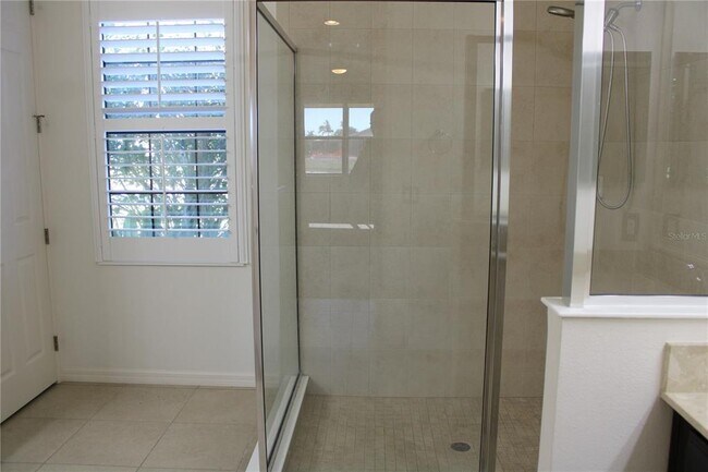 Building Photo - 629 Rosemary Cir