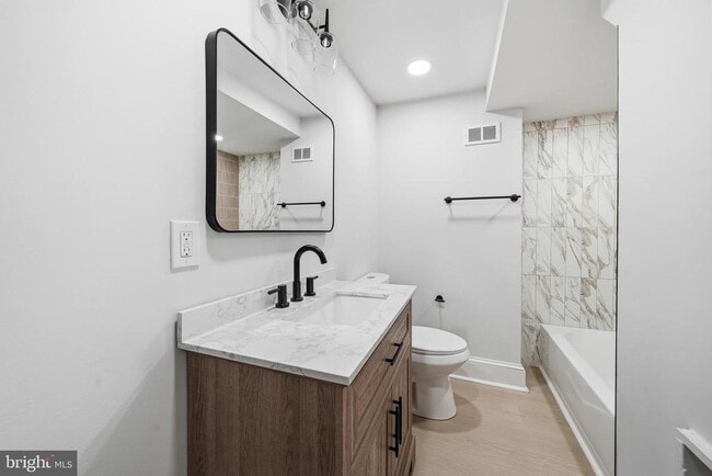 Building Photo - 423 S 20th St