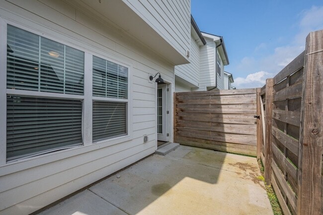 Building Photo - 203 E Frg Ct