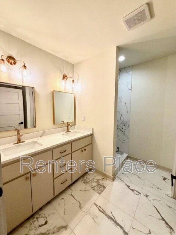 Building Photo - 1425 N Denver Ave