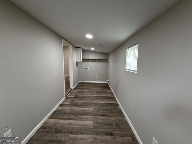 Building Photo - 30 E Kimble St