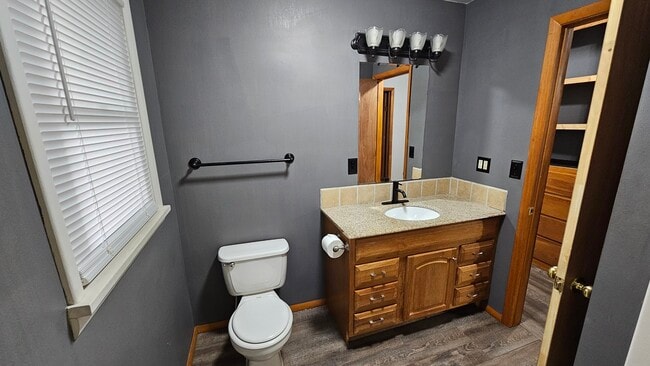 Building Photo - 315 N Pecan St