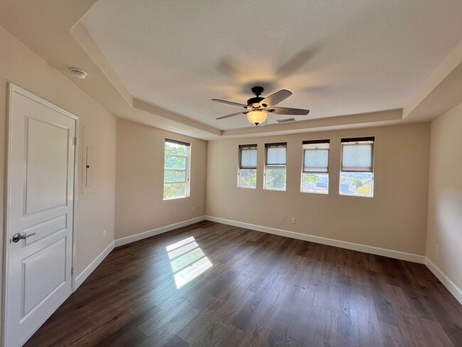 Building Photo - Spacious 1 Bedroom 1 1/2 Bathroom Townhome...