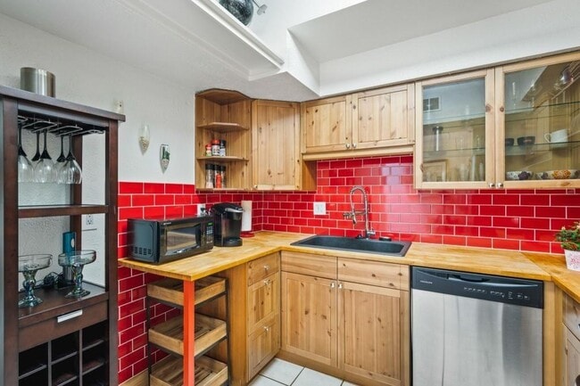 Building Photo - 2840 Peachtree Rd