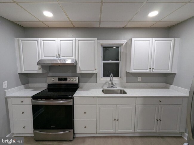 Building Photo - 523 E Patapsco Ave