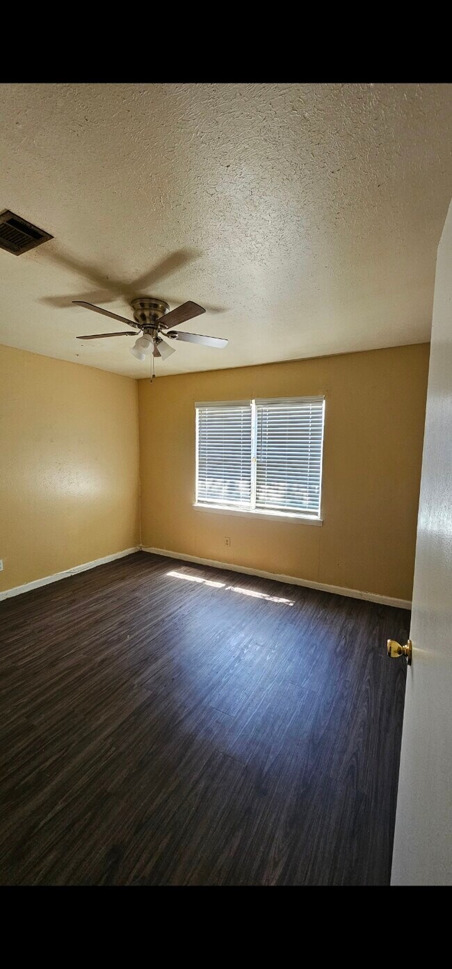 Building Photo - daniel