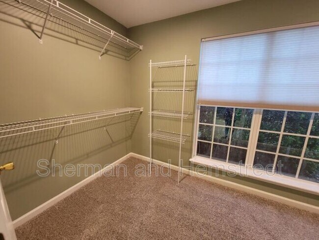 Building Photo - 914 Cannock St
