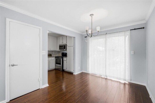 Building Photo - 4266 Roswell Rd NE