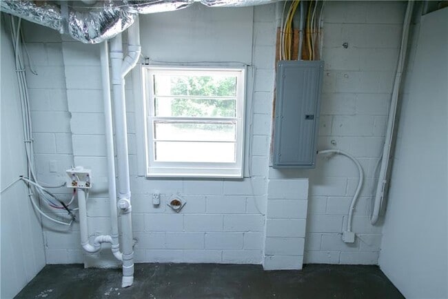 Building Photo - 1547 Delia Dr