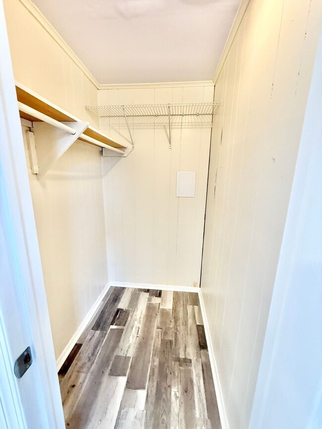 Building Photo - **3bed House-RENT READY- Minutes from the Dam Neck Base, Naval Station Oceana & Ocean Front**