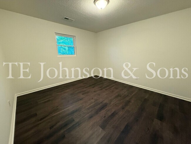 Building Photo - Markwood Apartment
