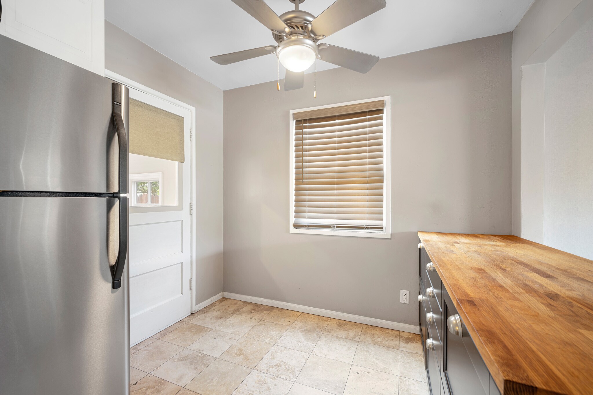 Building Photo - 16026 Valerio St