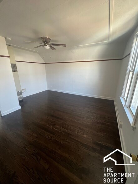 Building Photo - 3135 N Oakley Ave