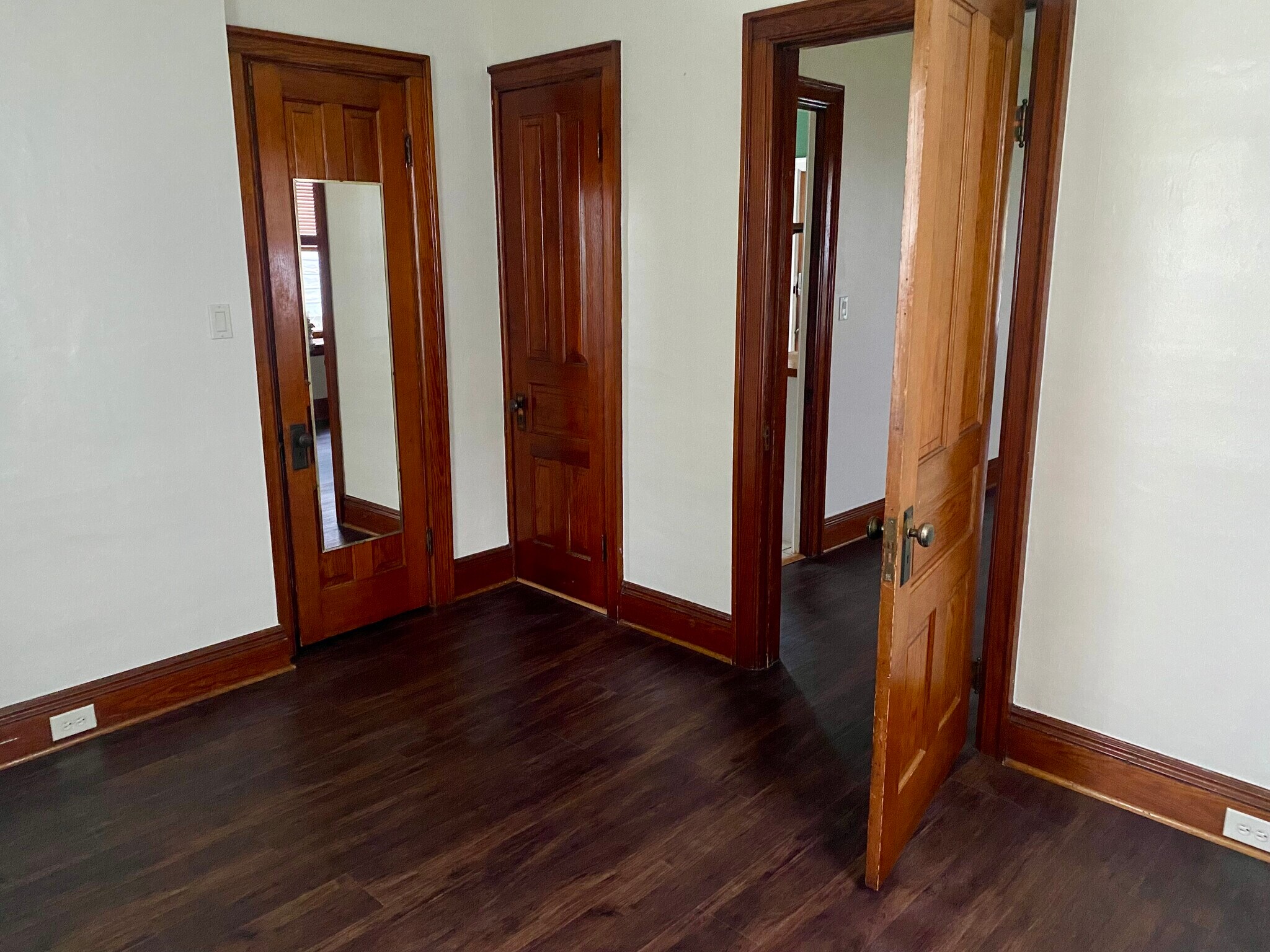 Bedroom with closet - 90 N Cayuga Rd