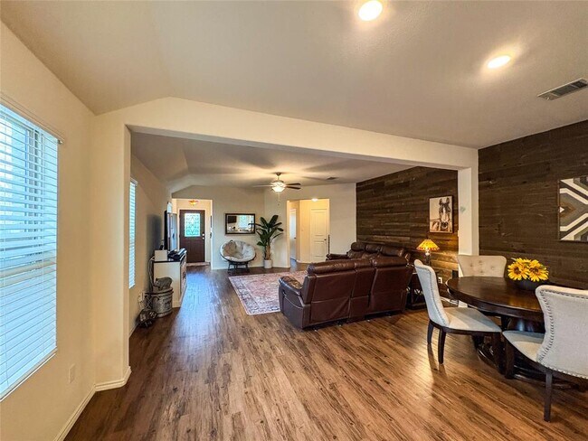 Building Photo - 307 Andesite Trl