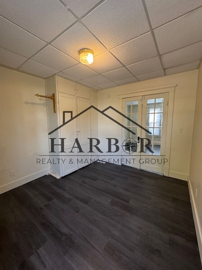 Building Photo - 1/2 Off first full month of rent!