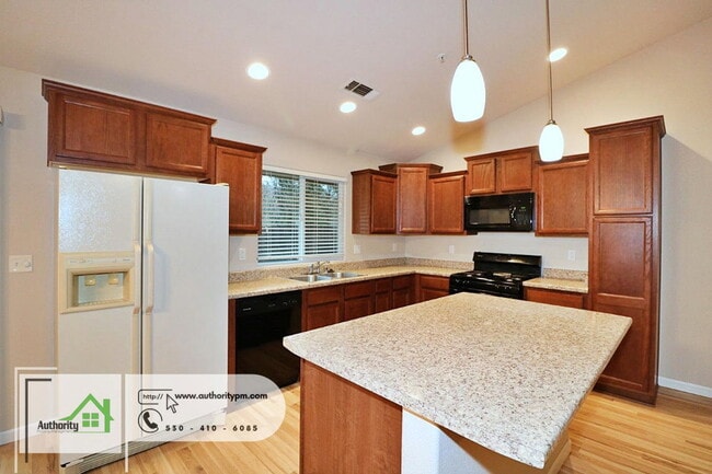 Building Photo - 2381 Yellow Finch Way