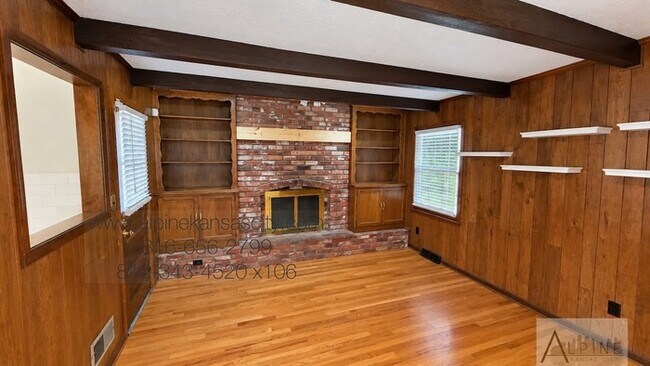 Building Photo - Beautiful Split Level, 5 TRUE Bedrooms!