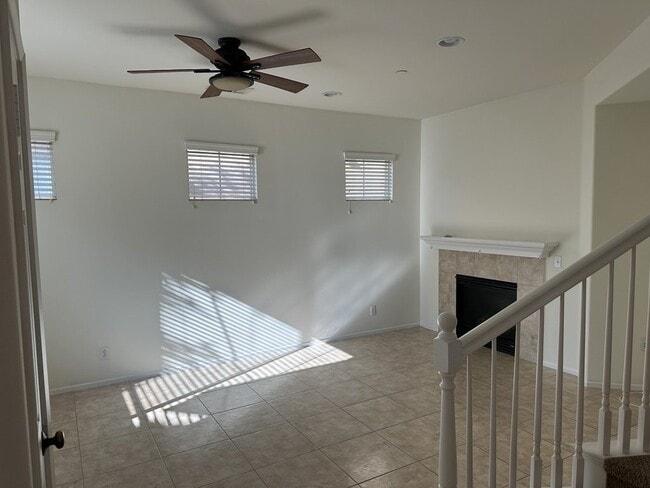Building Photo - "Charming 3-Bedroom Riverside Retreat with 2.5 Baths – 1598 Sq Ft of Comfort on Winterberry Drive!"