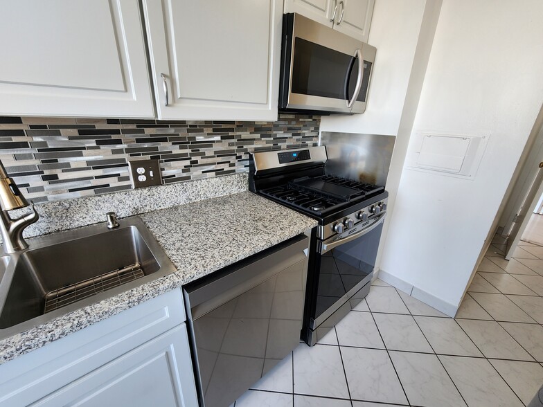 Building Photo - 301 N Beauregard St