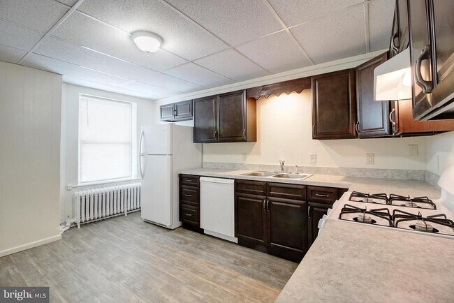 Building Photo - 604 W Main St