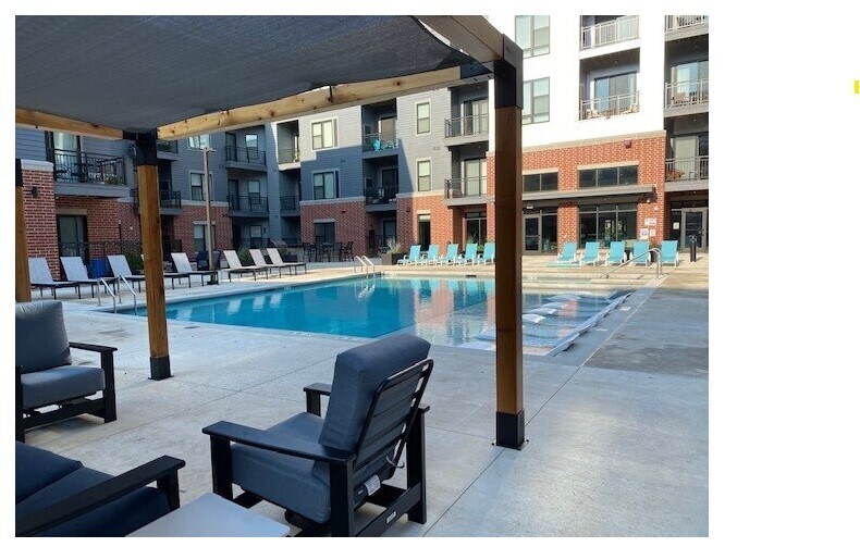 Building Photo - West End @ University Park