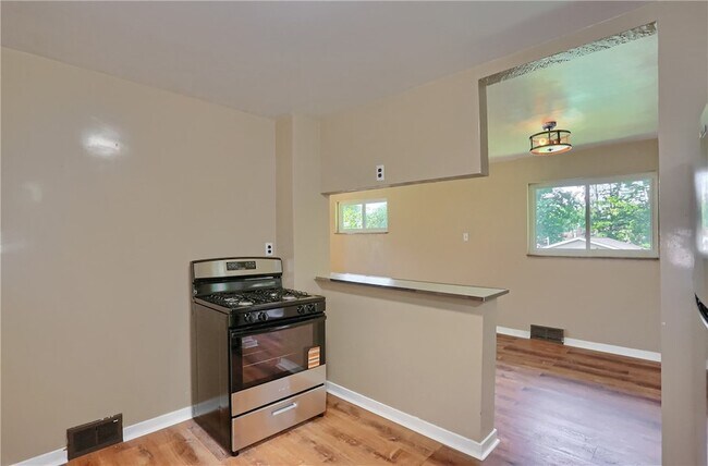 Building Photo - 194 Woodridge Dr