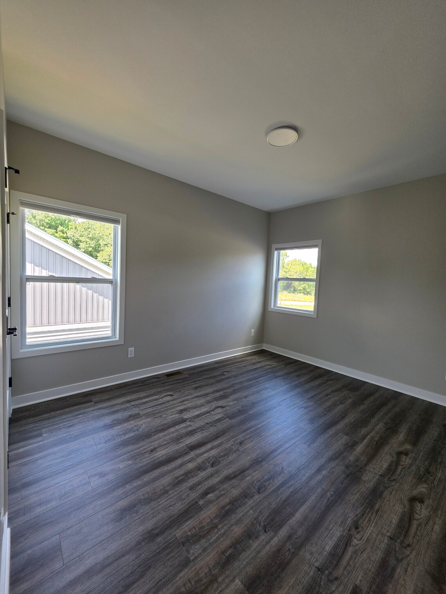 Building Photo - 8436 Oak Shade Cir