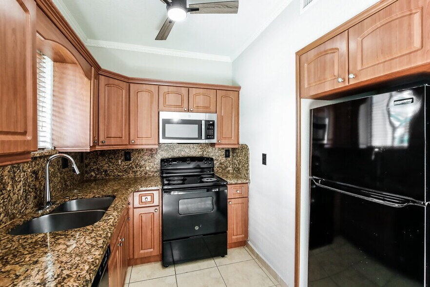 Building Photo - 7380 NW 174th Terrace