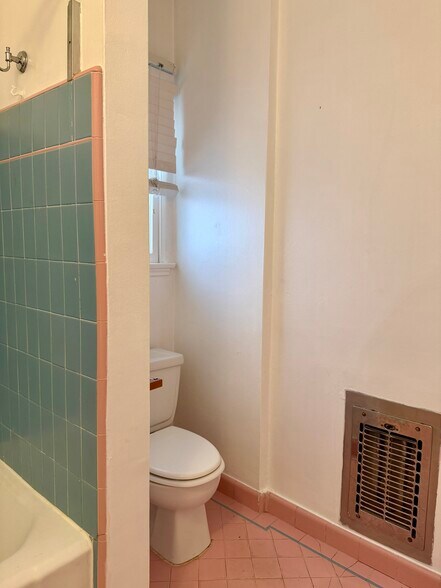 Bathroom - 346 N Curson Ave
