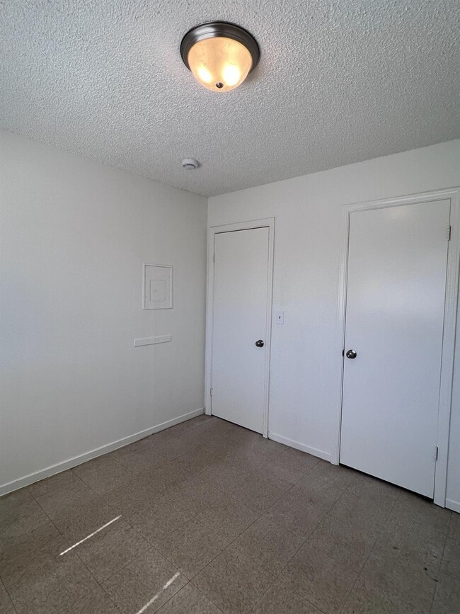 Building Photo - 4690 E Huntington Ave