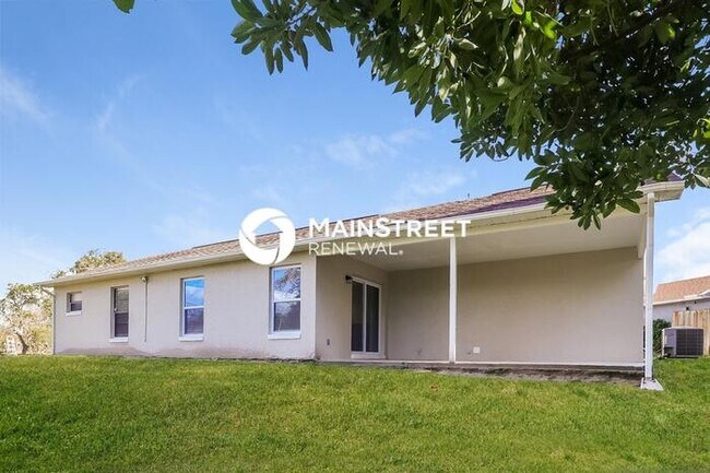 Building Photo - 3 Bedroom Pet-Friendly Home in ORLANDO, FL with Main Street Renewal