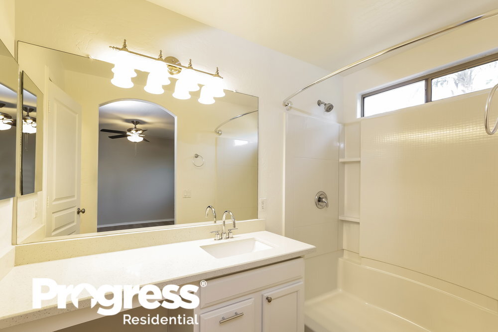 Building Photo - 10974 W Manzanita Dr